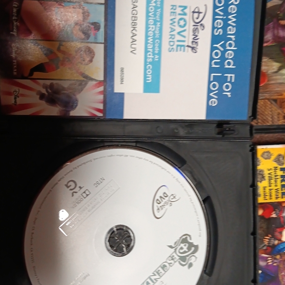 Disney Descendants DVD Set - Picture 4 of 4